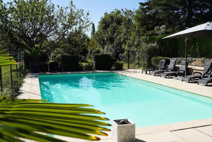 Gîte pour 6 personnes, avec piscine et sauna à Azé (Saône-et-Loir)