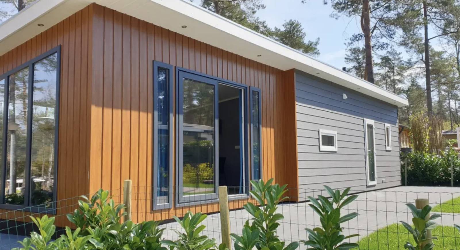 Ruim 6-persoons chalet met veranda en tuin op groen vakantiepark op de Veluwe in Beekbergen, Veluwe