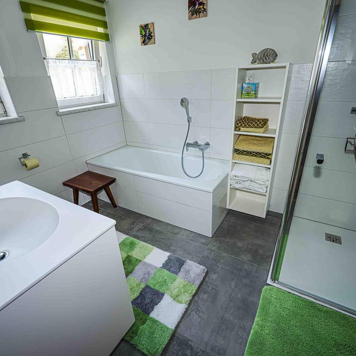 Cały apartament wypoczynkowy, Dom wakacyjny, prysznic i wanna, widok na morze in Feld am See, Powiat Villach-Land