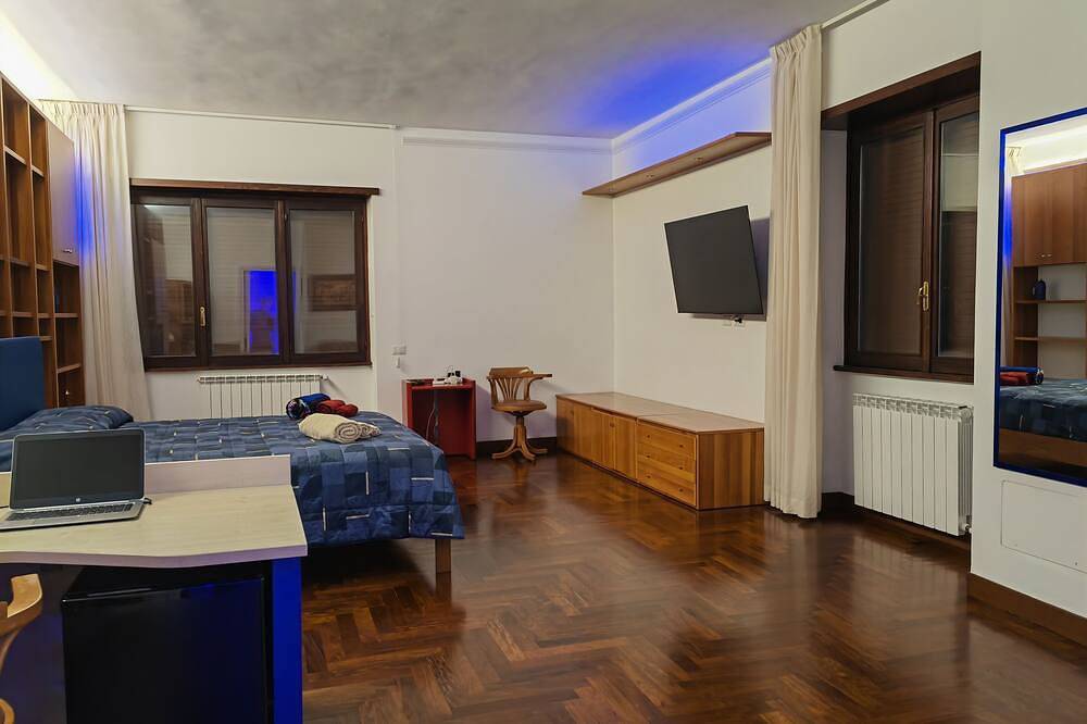 Blue rooms an apartment in the woods into wellness & wilderness in Albano Laziale, Parco Regionale dei Castelli Romani