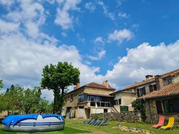 Gîte pour 8 personnes, avec terrasse ainsi que jardin et piscine, animaux acceptés à Eyzerac