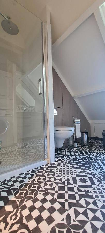 Deluxe Double Room with Shower in Essonne