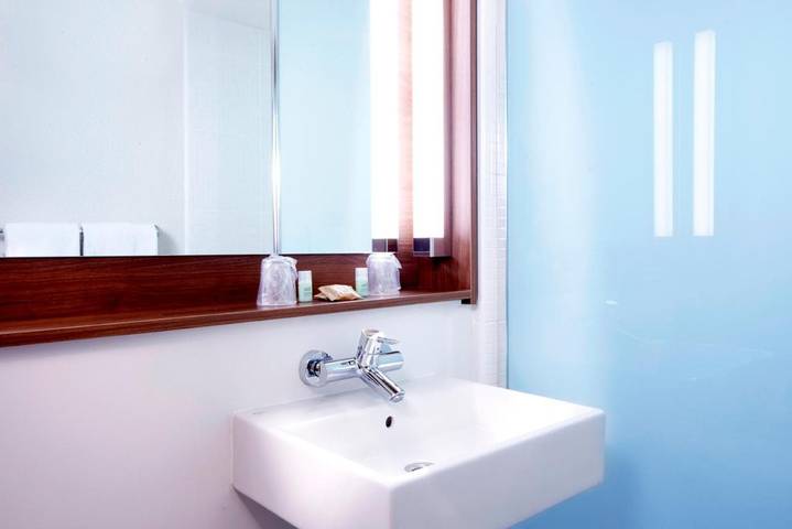 Hôtel pour 2 personnes, avec jardin et vue à Écully - 4