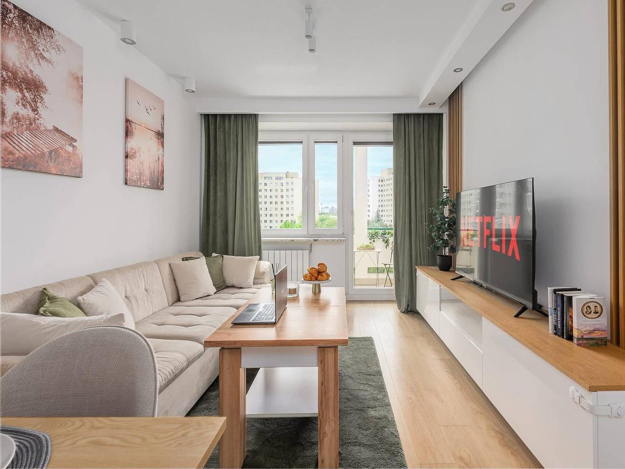 Ganze Wohnung, Wohnung mit Balkon in der Nähe von Arkadia in Warschau Stadtmitte, Warschau