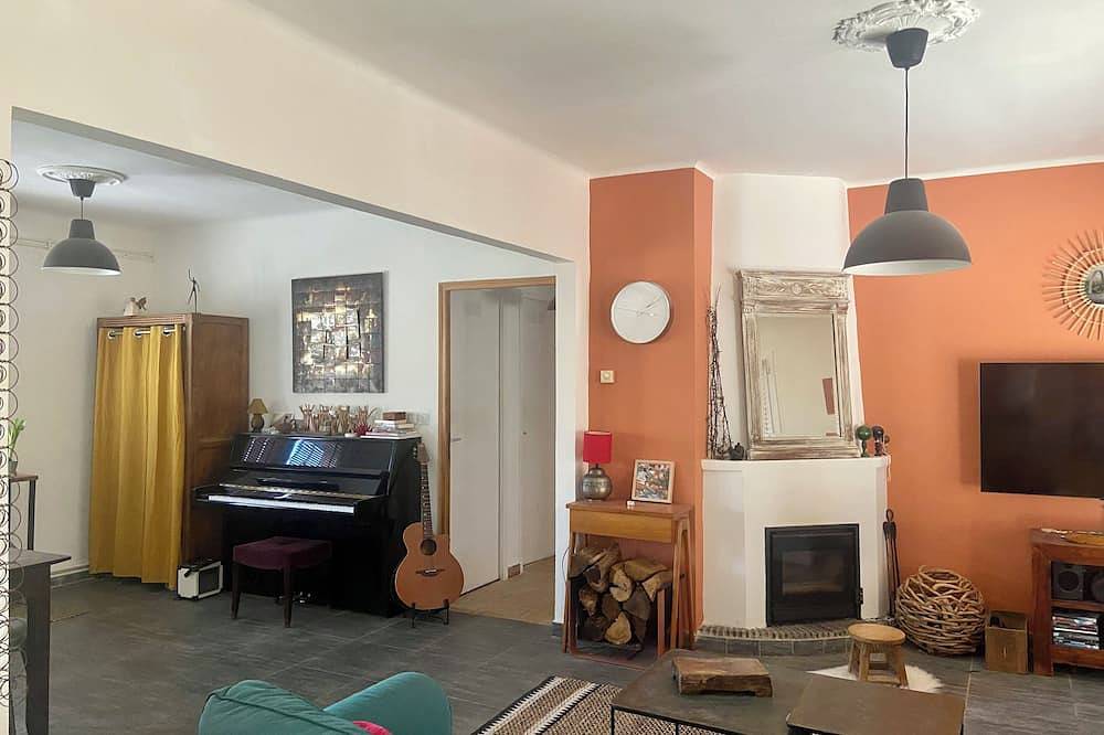 Quiet house, good neighborhood, piano and cat on site for relaxing... in Castelnau-le-Lez, Côte d'Améthyste