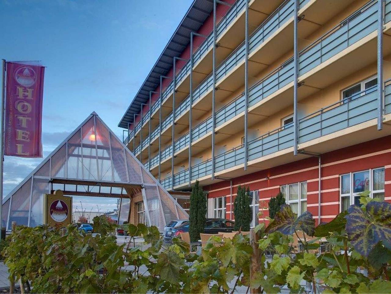 Kurhotel Pyramide Ag - Doppelzimmer zur Einzelnutzung in Bad Windsheim, Steigerwald