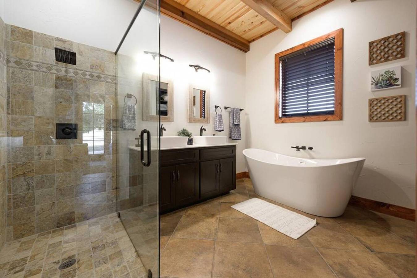 Little Dutch Cabin 101-12 Min to Magnolia-Baylor in McLennan County