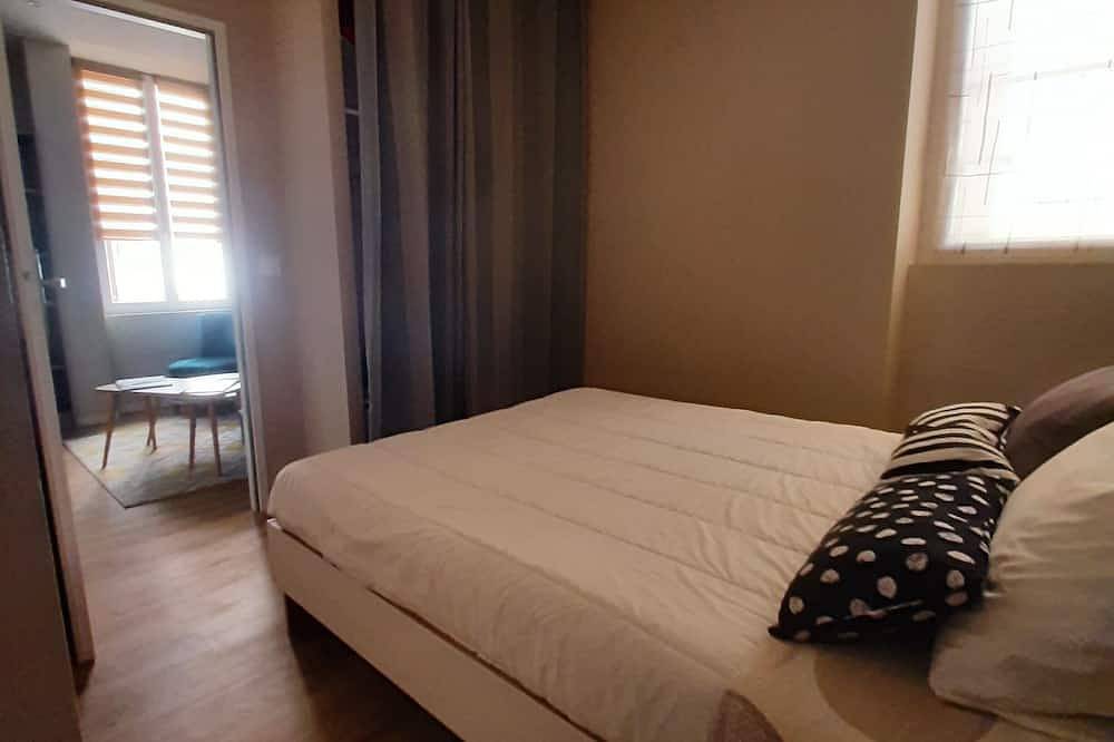 Entire apartment, Apartment 100 refurbished !!!! 07/2019 !!!! 35 M2 (3 beds) in Bourg-Saint-Andéol, Privas