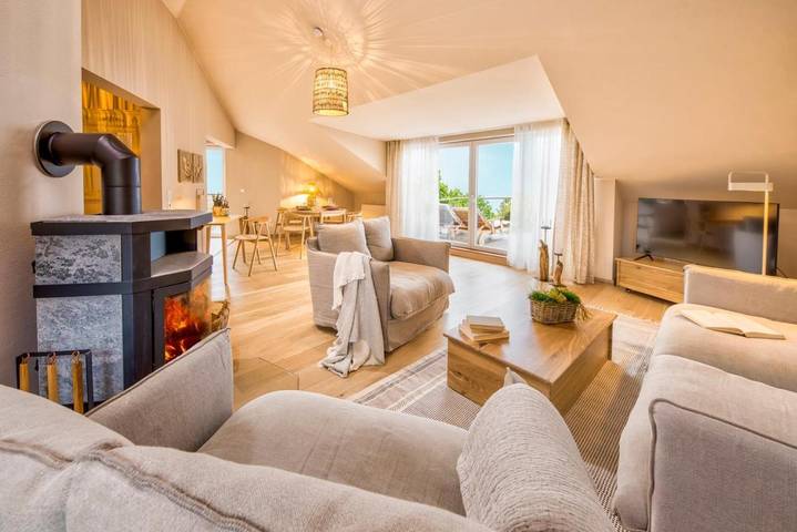 Ferienwohnung für 4 Personen, mit Balkon und Terrasse sowie Garten und Pool in Meierwik