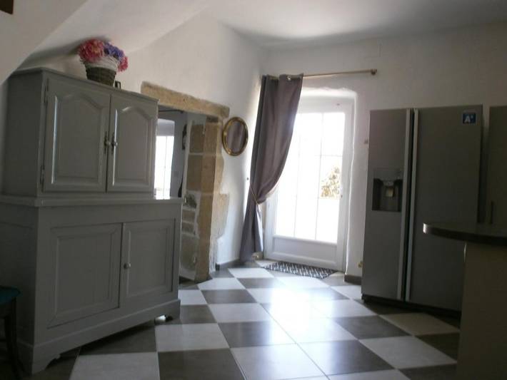 Location de vacances pour 6 personnes, avec jardin ainsi que piscine et vue à Saint-Étienne-de-Fontbellon - 4