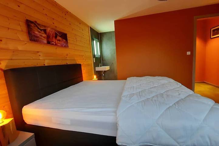 Gîte pour 13 personnes, avec jardin et terrasse