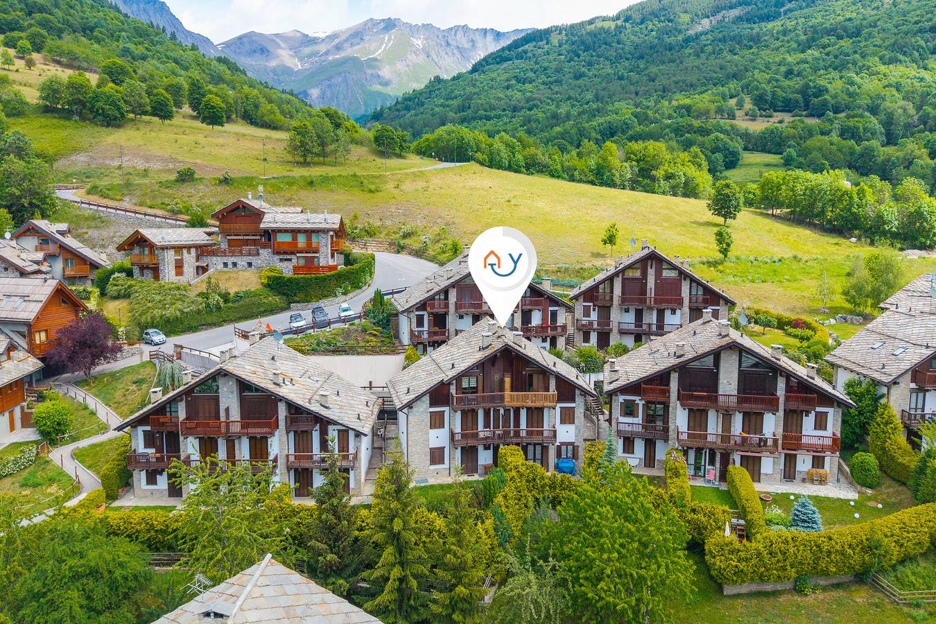 Apartamento entero, Encantador apartamento con vistas a la montaña y aparcamiento, cerca de los remontes y de los restaurantes in Bardonecchia, Provincia de Torino