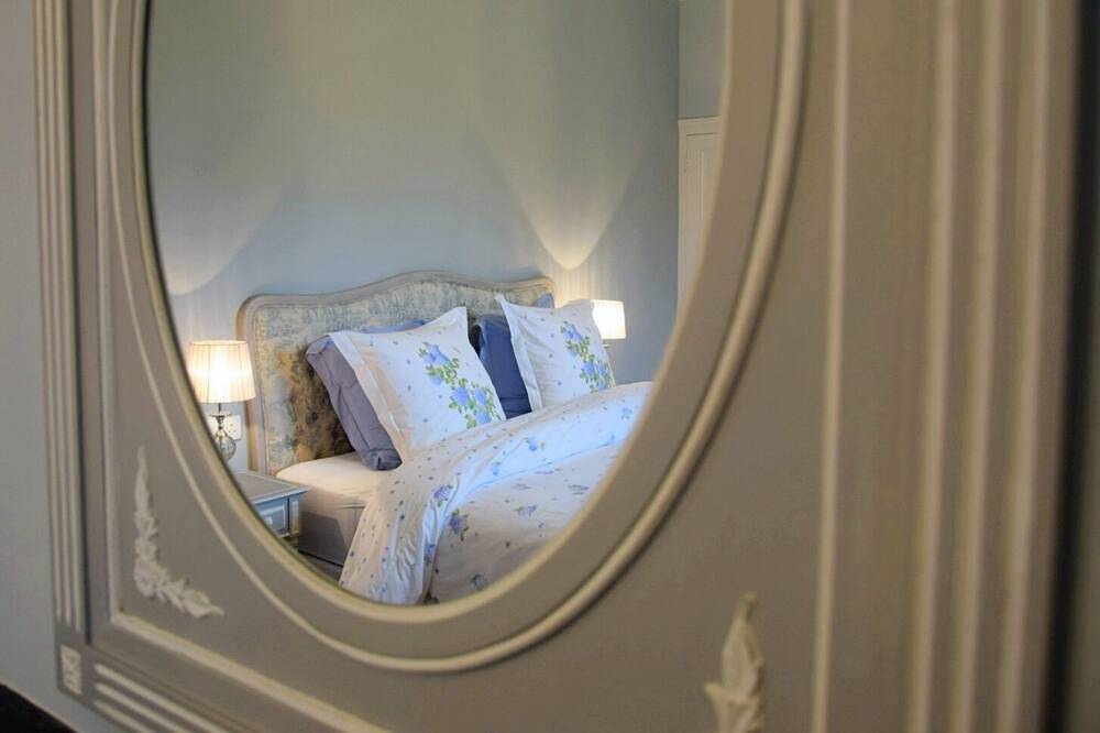 Room 2 Twin bedroom en suite in Jarzé, Angers region