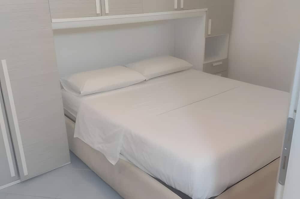 Apartamento entero, Apartamento '1 Vista Parcial al Mar' con Jardín Compartido, Wi-Fi y Aire Acondicionado in Ischia Cuidad, Ischia
