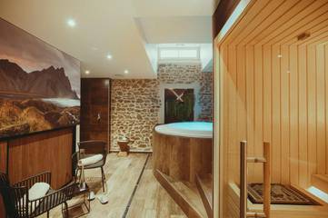 Hôtel pour 2 personnes, avec jardin ainsi que sauna et jacuzzi à Vaux-en-Beaujolais