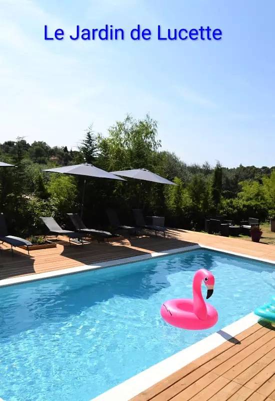 Chalet para 8 personas, con piscina además de terraza y jardín - 1
