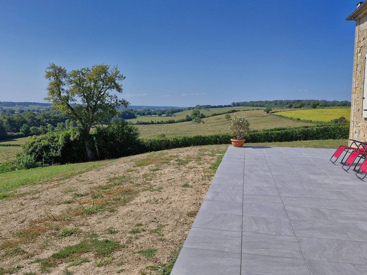 Geräumiges Ferienhaus mit Klimaanlage und Sauna, Nähe Cercy-La-Tour in Cercy-la-Tour, Nièvre
