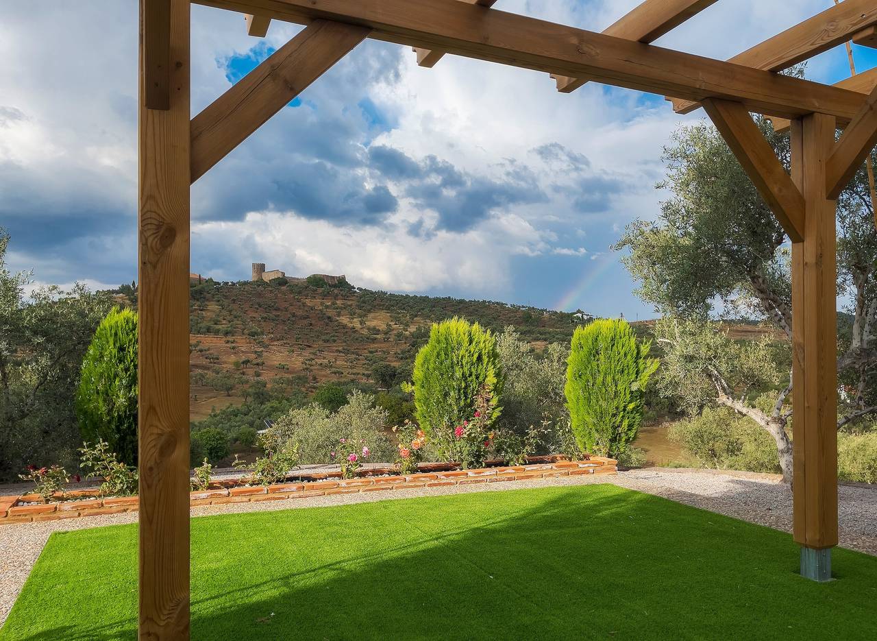 Ferienhaus 'Señora De Las Angustias 2' mit Bergblick, Gemeinschaftspool und Klimaanlage in Alanís, Sierra Morena
