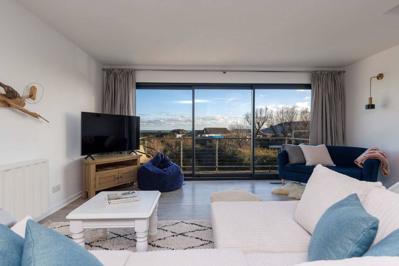 Beautifully Refurbished 4-Bed Beachside Retreat in Selsey, Sussex de l'Ouest