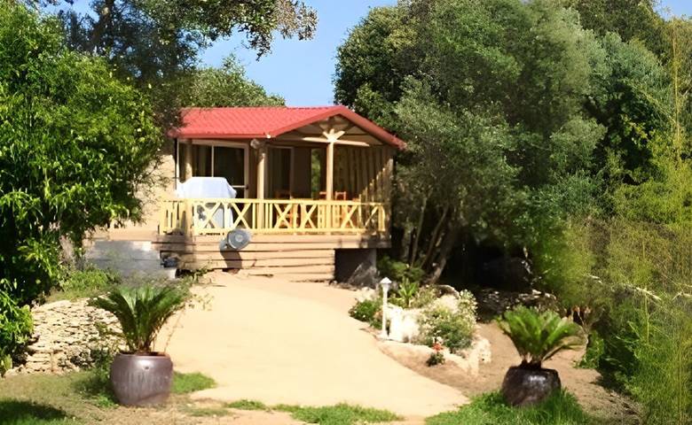 Maison de campagne pour 4 personnes, avec jardin ainsi que terrasse et piscine à Bonifacio