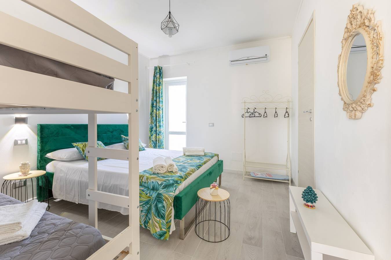 Apartamento entero, Apartamento "Savana Gialla" con terraza privada y Wi-Fi in Granelli, Provincia de Siracusa