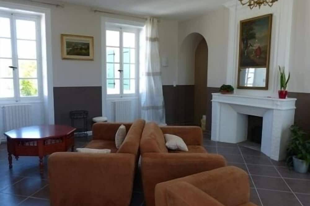 Suite familiale comprenant 1 chambre parentale  et 1 chambre Enfants (2 lits) in Saint-Thomas-de-Conac, Région de Jonzac