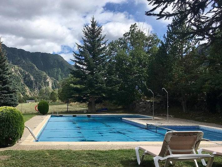 Bungalow para 4 personas, con sauna y piscina para niños, Se admiten mascotas en Pirineo Catalan