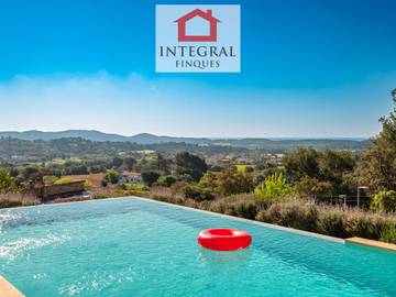 Gîte pour 9 personnes, avec jardin à Vall-llobrega