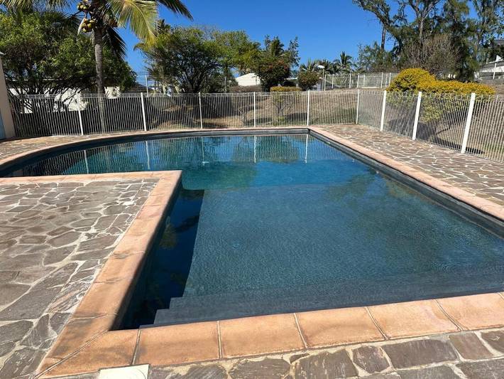 Gîte pour 2 personnes, avec piscine et bassin pour enfant ainsi que vue et jardin dans Plage de Trou d'eau - 4