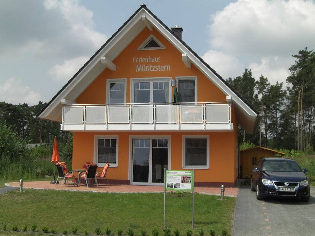 Ferienhaus in Röbel mit Schwimmbecken in Röbel, Müritz