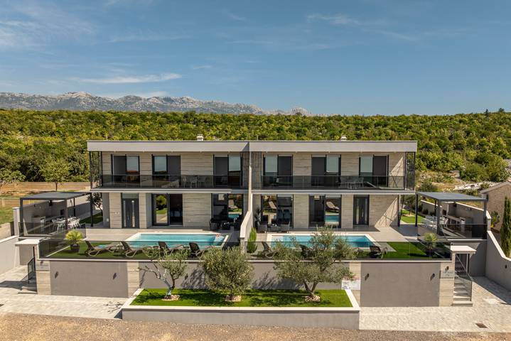 Villa für 12 Personen, mit Terrasse und Garten in Maslenica