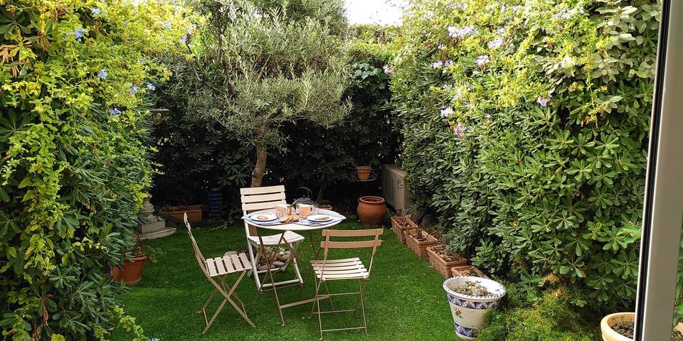 Estudio entero, Pretty T1 with garden by the sea in Saint-Laurent-du-Var, Costa mediterránea (Francia)