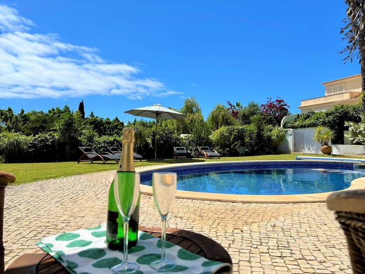 Villa voor 10 personen, met terras in Olhos de Água