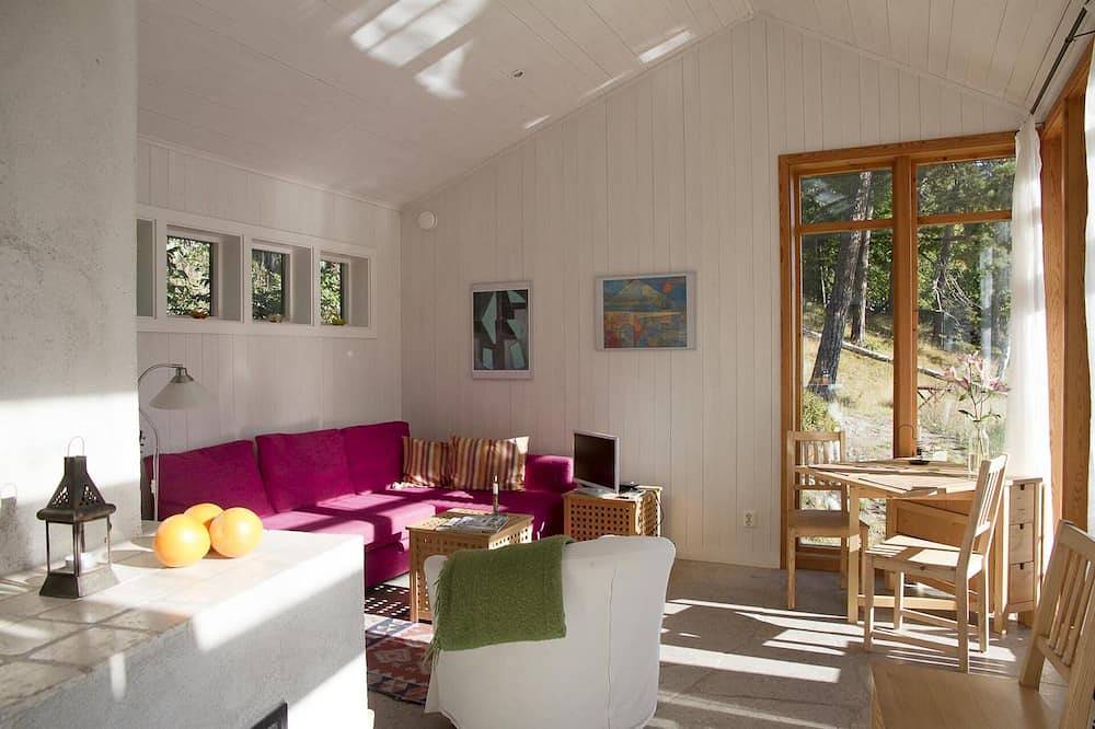 Own jetty by the sea, 18 km to Stockholm city in Kummelnäs, Nacka