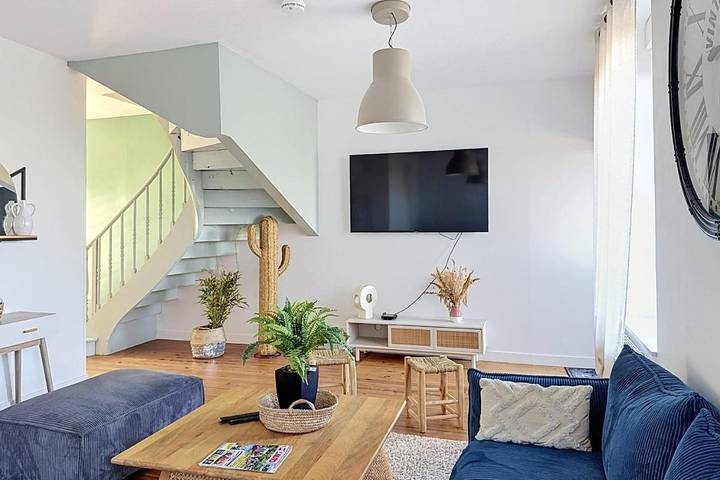 Location de vacances pour 15 personnes, avec Balcon et Jacuzzi ainsi que Terrasse et Jardin à Villedieu-les-Poêles - 2