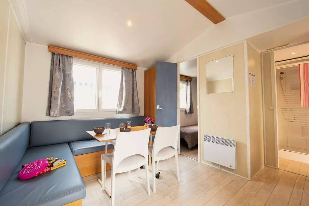 Mobil-Home Economique 3 Pièces 4 Personnes + Tv in Saint-Hilaire-de-Riez, Vendée