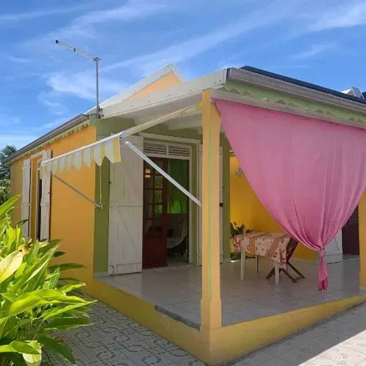Cosy House in Saint-François with Shared Pool in Saint-François, Guadeloupe (Caribbean)