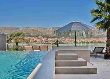 Villa für 10 Personen in Gradska plaža (Trogir), Trogir, Bild 1