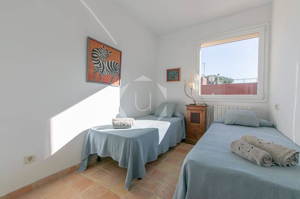 Villa moderne avec piscine privée, à 7 min à pieds des plages. in Calella de Palafrugell, Palafrugell