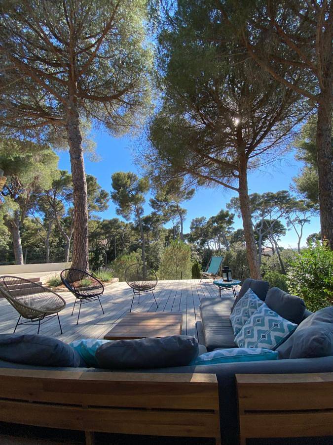 Location de vacances pour 10 personnes, avec piscine ainsi que jardin et vue dans La Pointe-Rouge