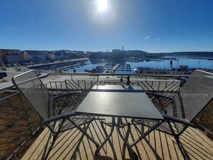 Ferienwohnung für 2 Personen, mit Balkon und Seeblick sowie Ausblick in Waren (Müritz) - 3