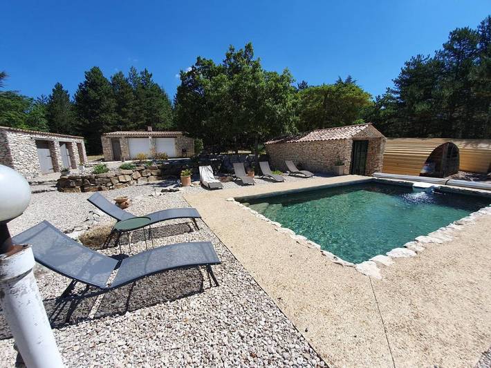 Gîte pour 2 personnes, avec jardin ainsi que vue et piscine à Monieux - 3