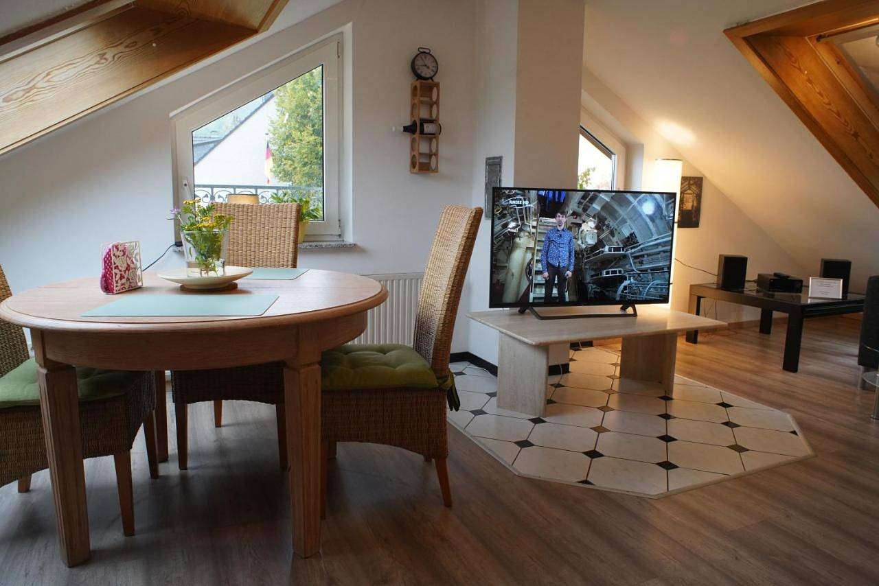Ganze Wohnung, Apartment with Mountain View in Sinzig, Ahrtal