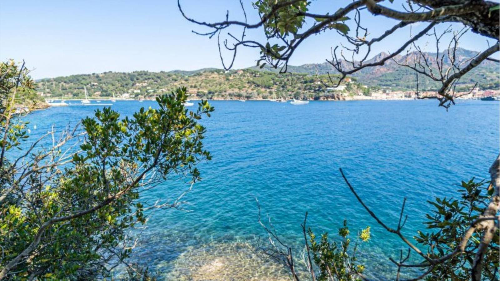 Prestigious private villa sleeping 12 located in a panoramic position with private access to the sea-Villa Rosa Naregno in Naregno, Ile d'Elbe