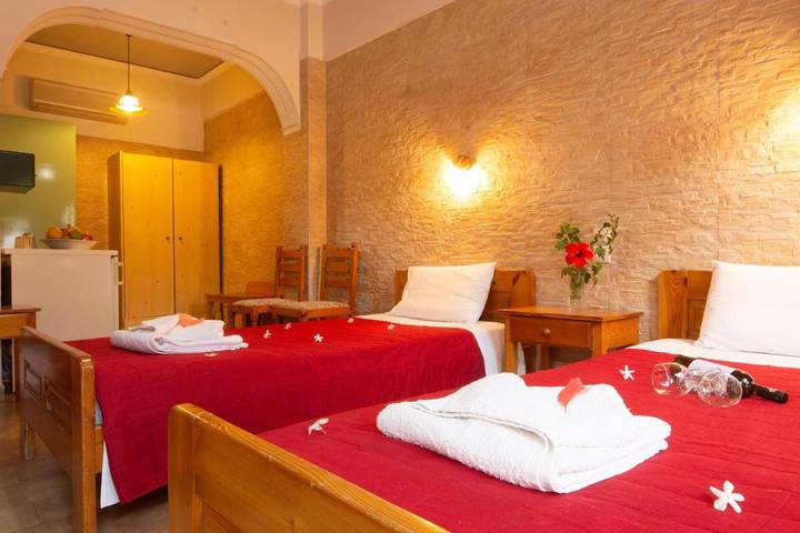 Maison d’hôte pour 4 personnes, avec jardin ainsi que piscine et terrasse dans Matala - 2