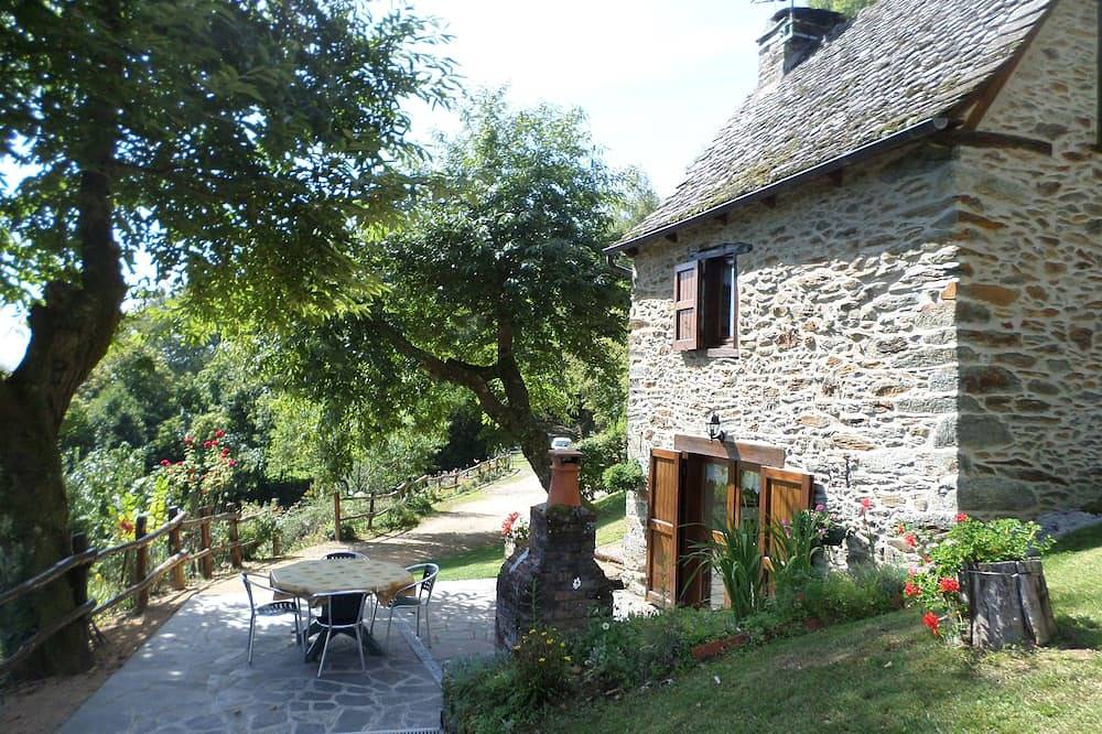 Gîte isolé avec sa petite annexe, 3 épis in Junhac, Région d'Aurillac