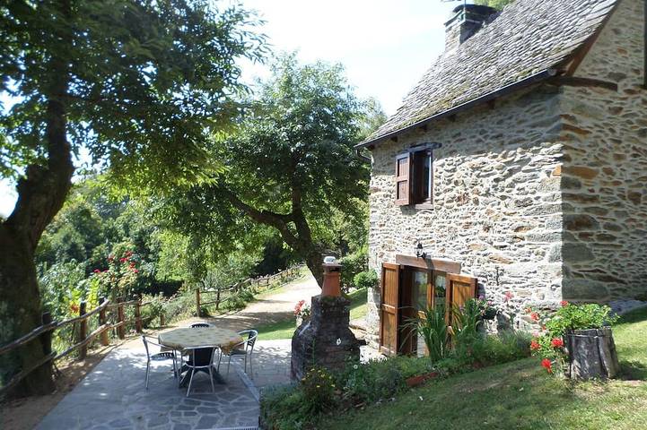 Location de vacances pour 3 personnes, avec jardin et terrasse, animaux acceptés à Junhac - 4