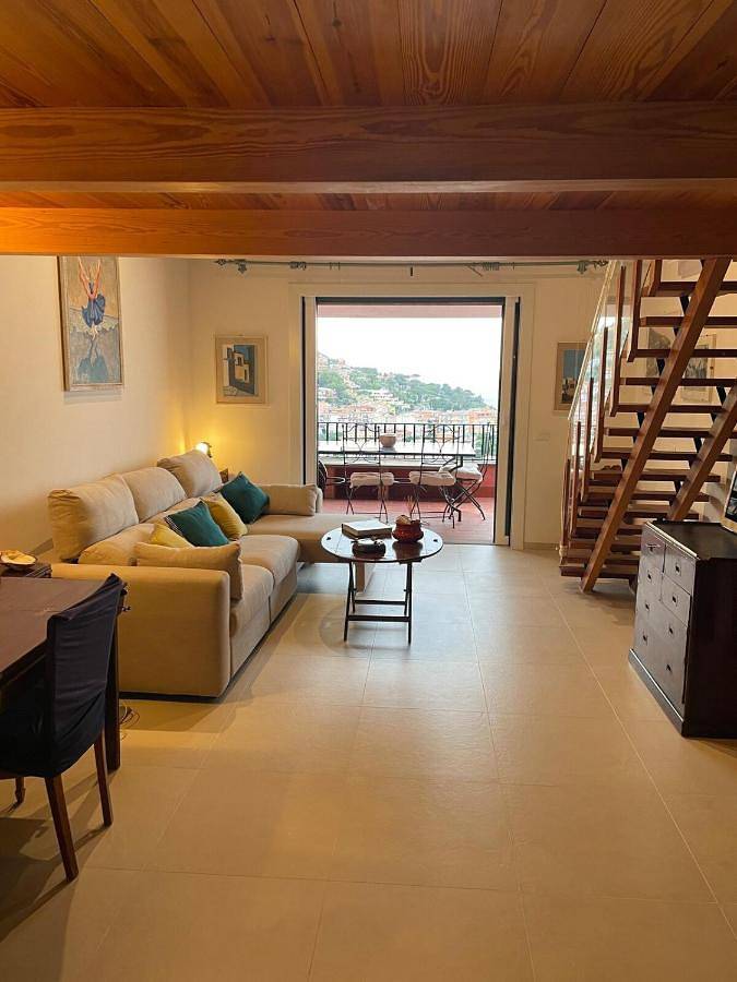 Ferienhaus für 6 Personen, mit Balkon und Terrasse sowie Garten und Pool