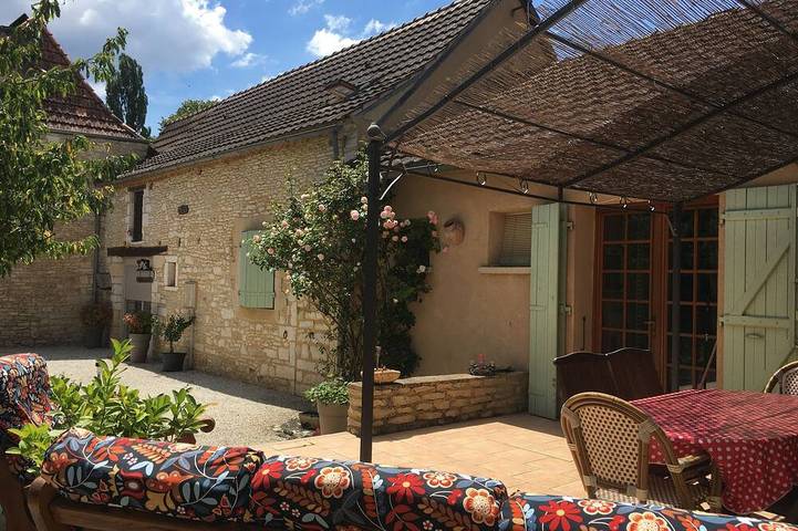 Location de vacances pour 10 personnes, avec jardin et terrasse à Condat-sur-Vézère