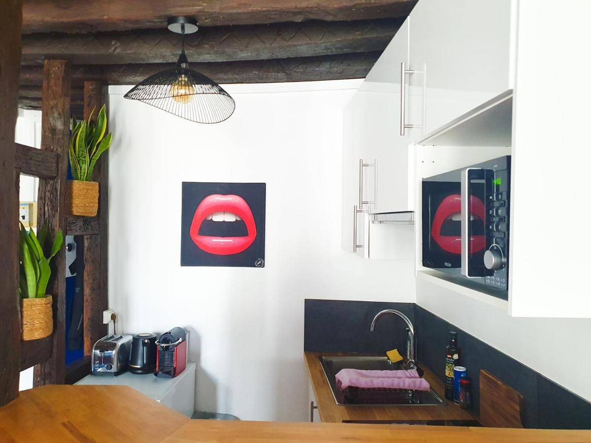 Appartement entier, Exigehome-Grand studio en centre ville - 300 m du Rer A in Saint-Germain-en-Laye, Yvelines